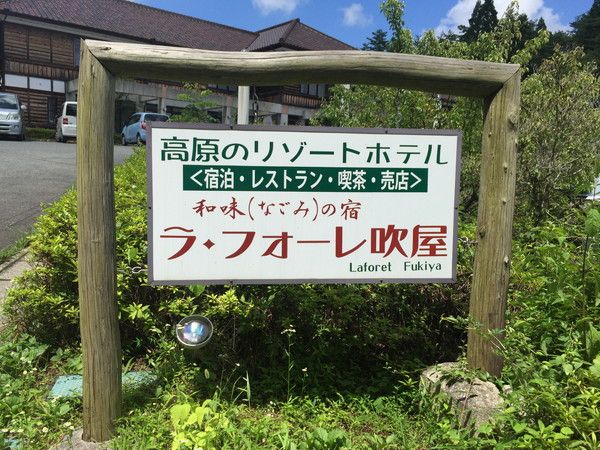 ベンガラ色の町並みの写真