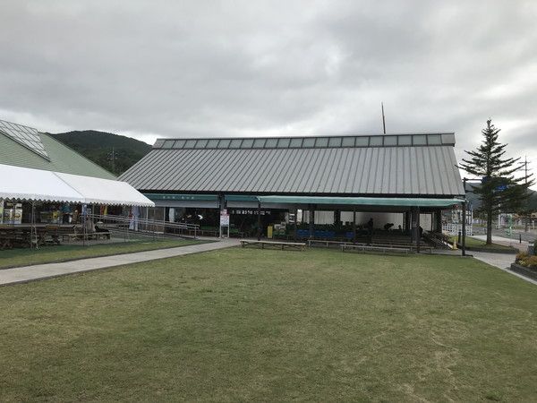 道の駅 風の家 ― 蒜山ICすぐそば、農産物直売所とそばの館