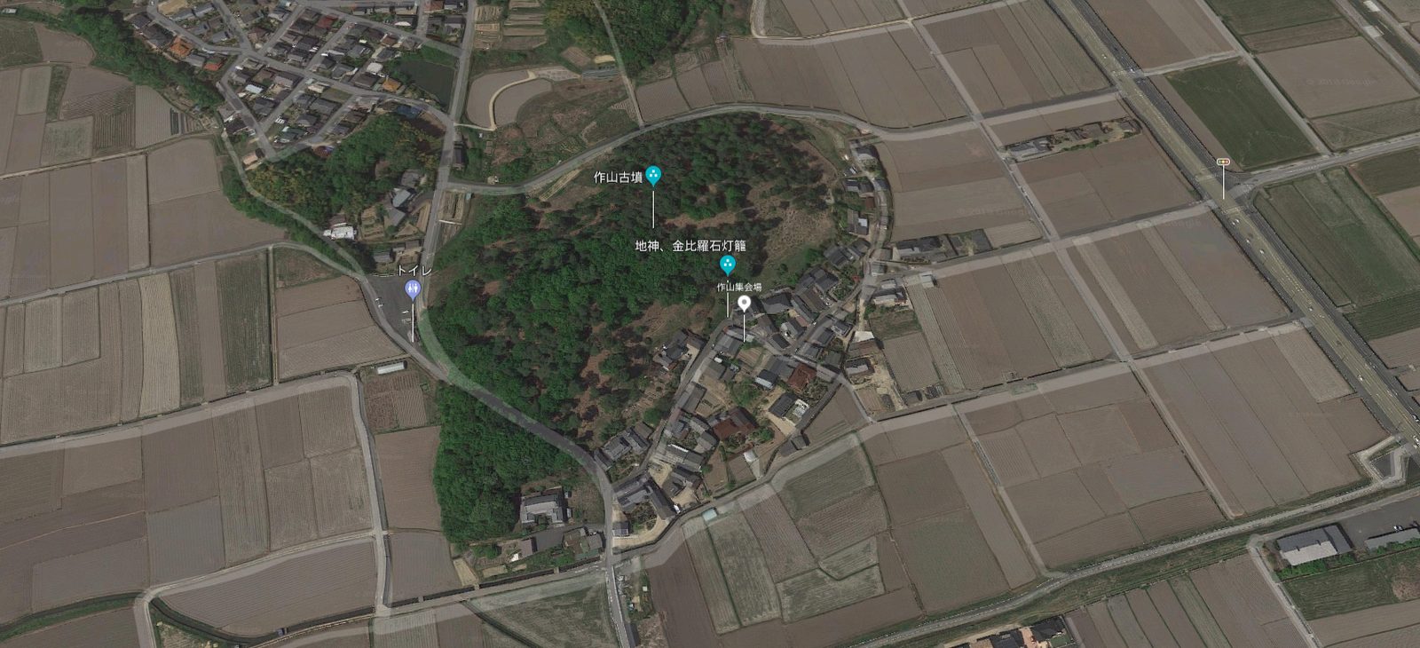 作山古墳を上空から見た航空写真