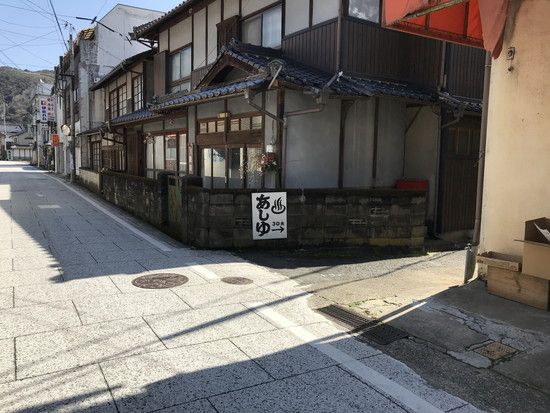 足湯へ続く裏道